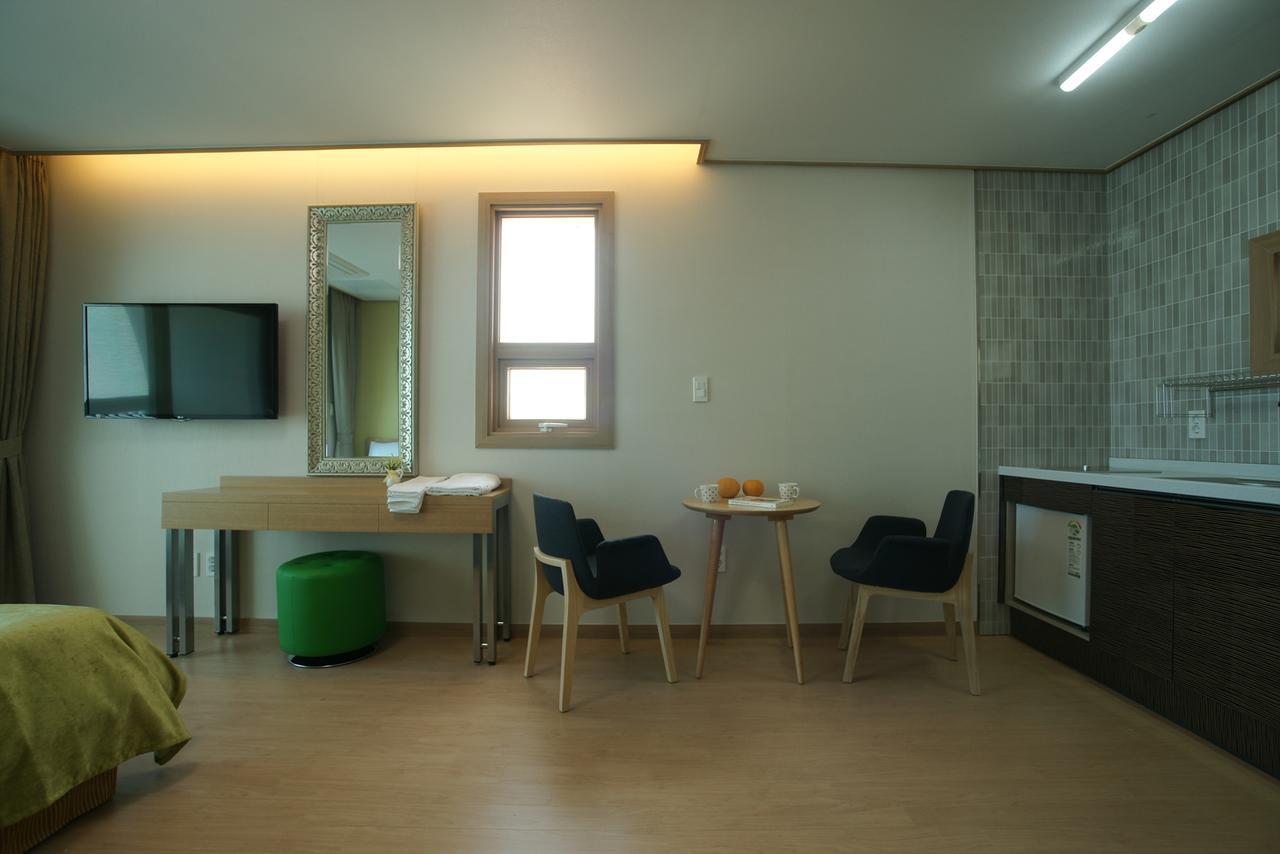 Jeju The Ocean Hill Pension Seogwipo Exteriör bild