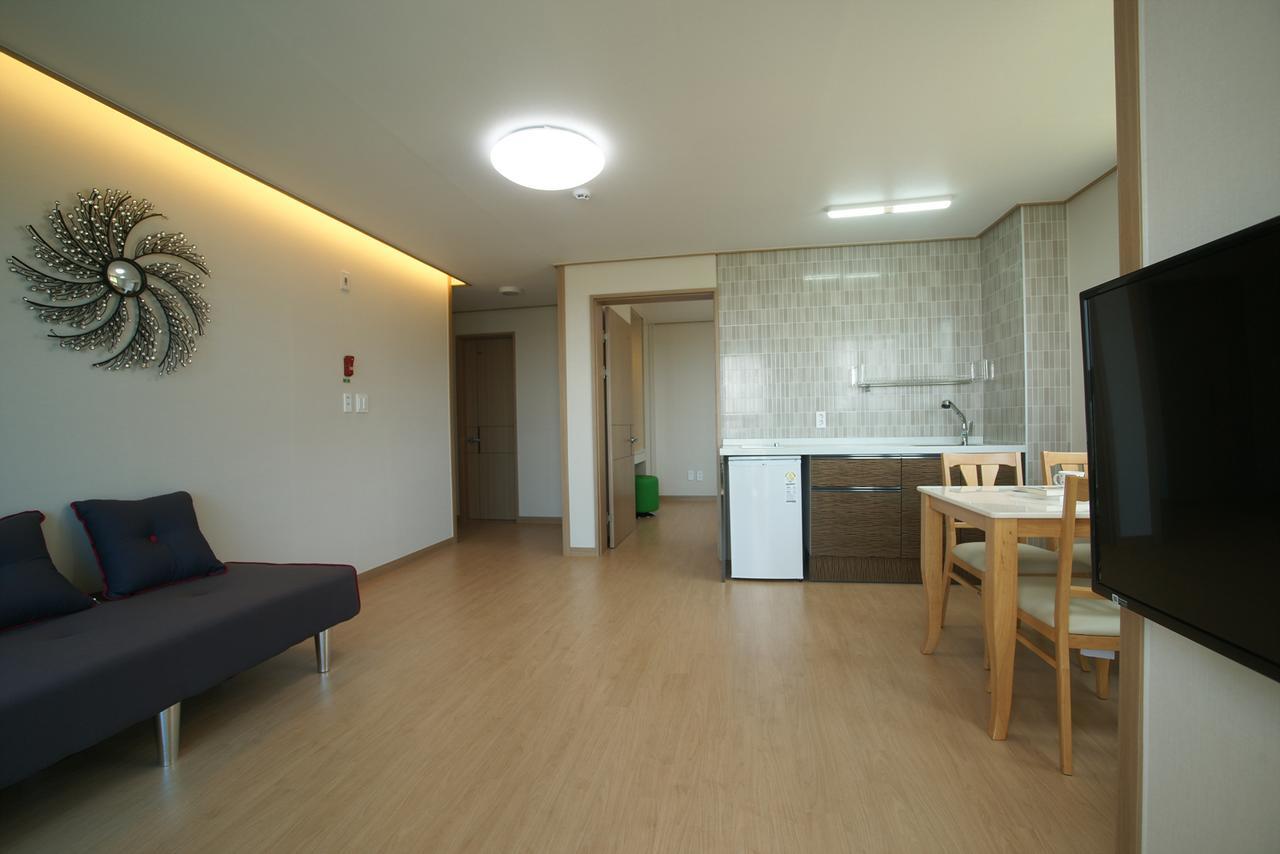 Jeju The Ocean Hill Pension Seogwipo Exteriör bild